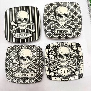 (4) Halloween Sugar skull snack plates blk/cream 222 Fifth